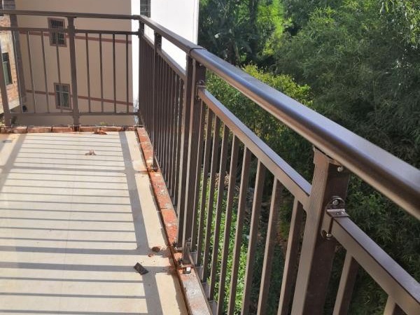 安徽鋅鋼護(hù)欄廠家地址在哪里? 安徽鋅鋼護(hù)欄廠家地址在哪里?