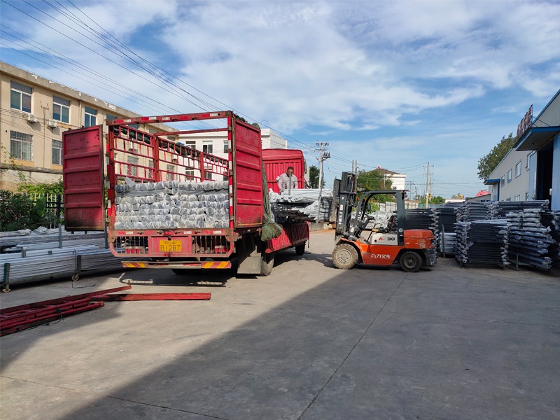 金用護欄2020年8月13日鋅鋼陽臺護欄裝車發貨！