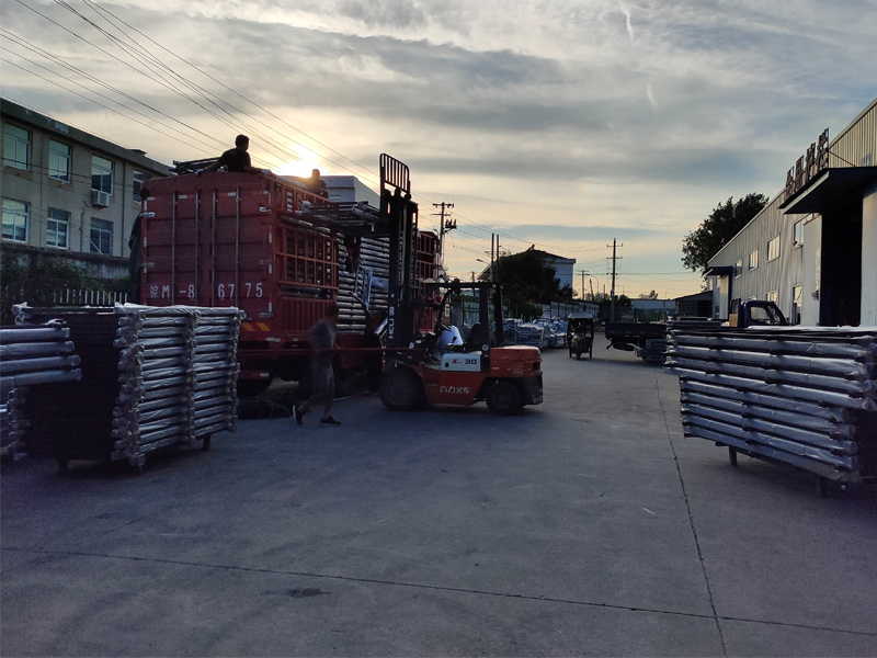 金用護欄2020年8月14日鋁合金陽臺護欄裝車發(fā)貨! 金用護欄2020年8月14日鋁合金陽臺護欄裝車發(fā)貨!