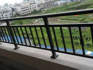 為什么大家喜歡采購鋅鋼陽臺護(hù)欄？原因在這里！