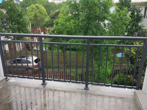 如何挑選一家好的陽臺護欄廠家?這樣挑最靠譜! 如何挑選一家好的陽臺護欄廠家?這樣挑最靠譜!