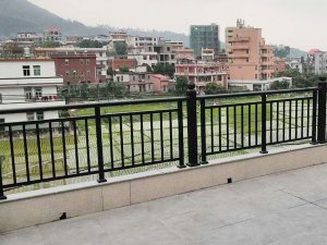 為什么建議大家選鋅鋼陽臺(tái)護(hù)欄而不選鐵藝或不銹鋼,原因在這里! 為什么建議大家選鋅鋼陽臺(tái)護(hù)欄而不選鐵藝或不銹鋼,原因在這里!