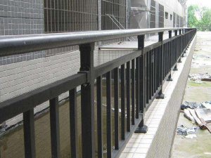 鋅鋼護(hù)欄多少錢一平方米？