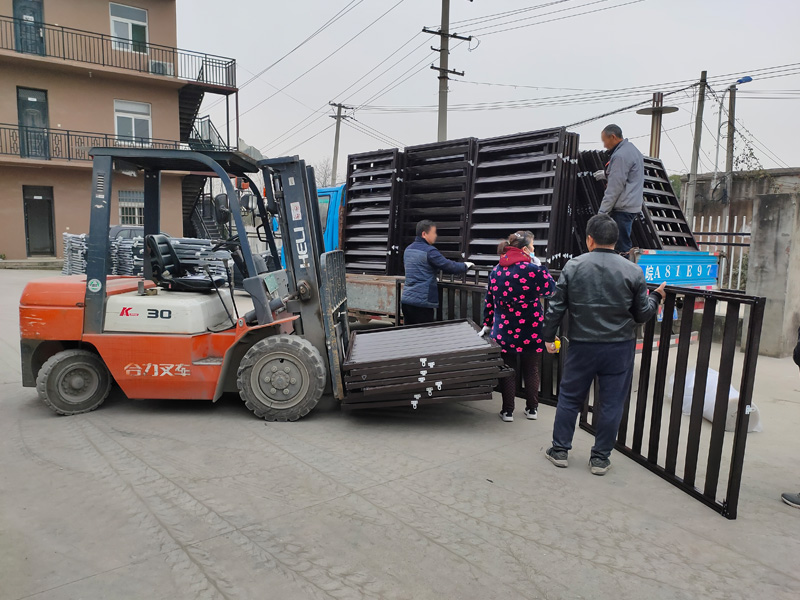 金用護(hù)欄2020年12月1日鋅鋼百葉窗發(fā)貨! 金用護(hù)欄2020年12月1日鋅鋼百葉窗發(fā)貨!