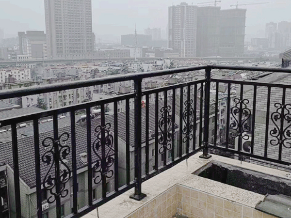 影響最大鋅鋼護(hù)欄價(jià)格三大因素！