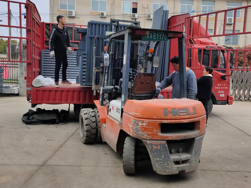 金用護欄2021年4月2日鋁合金百葉窗發貨！