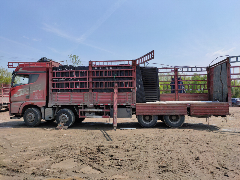 金用護欄2021年4月8日鋅鋼百葉窗發貨！