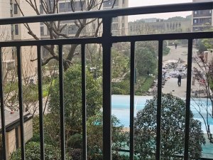 鋅鋼陽臺護欄和鐵藝陽臺護欄誰更值得選擇？