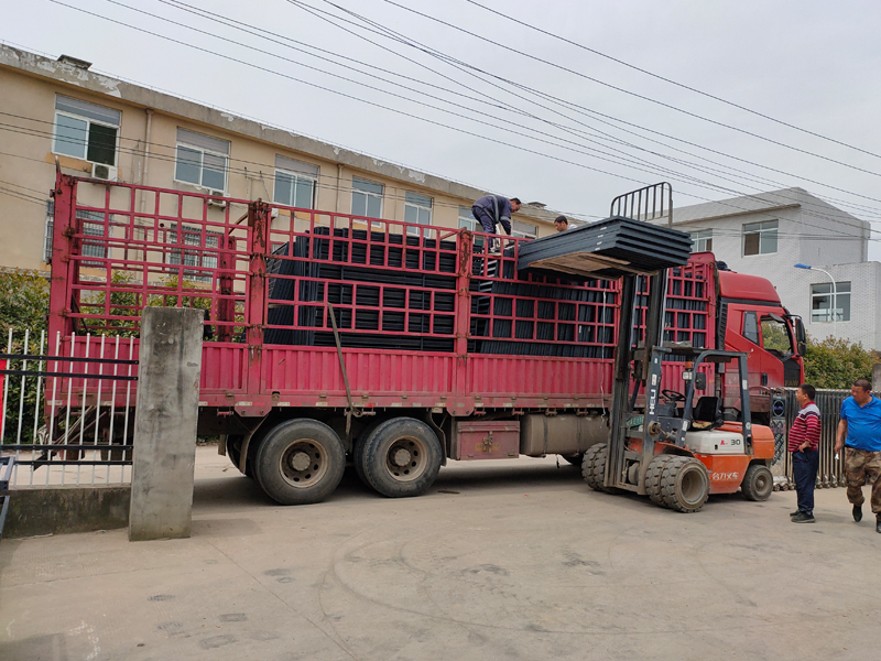 金用護(hù)欄2021年5月6日鋅鋼百葉窗發(fā)貨！