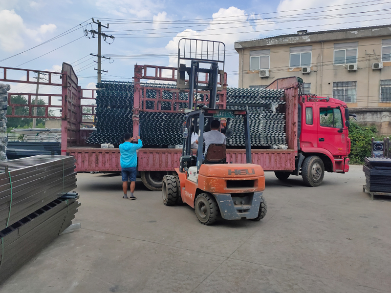 金用護欄2021年7月23日鋅鋼百葉窗發貨！