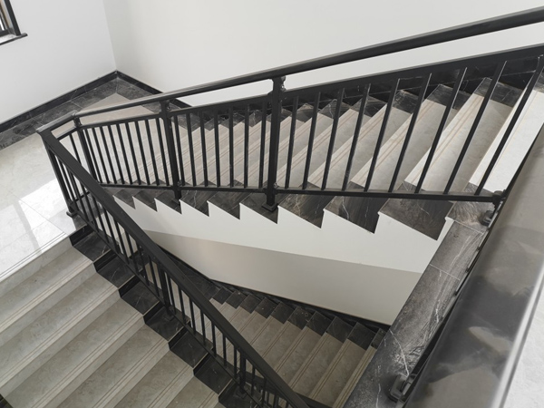 樓梯護(hù)欄多少錢一米? 樓梯護(hù)欄多少錢一米?