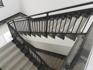 樓梯護欄多少錢一米? 樓梯護欄多少錢一米?