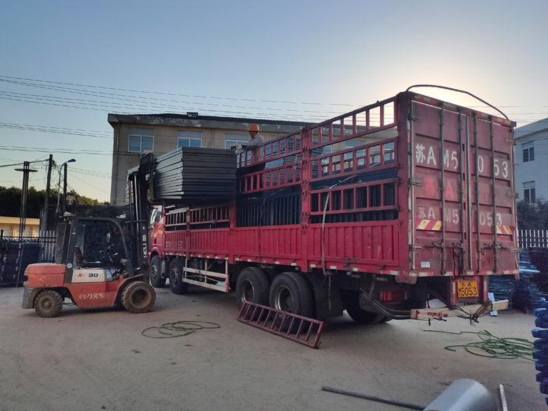 金用護欄2021年11月15日鋅鋼百葉窗發貨! 金用護欄2021年11月15日鋅鋼百葉窗發貨!