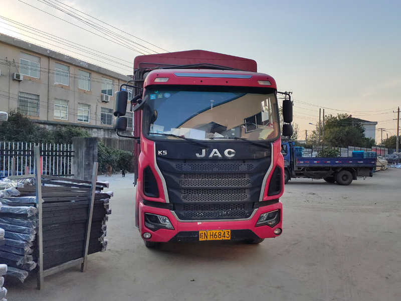 金用護欄2021年11月17日鋅鋼百葉窗發貨！