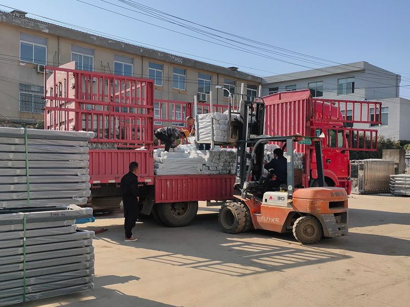 金用護欄2021年11月25日鋅鋼組裝式護欄發貨！