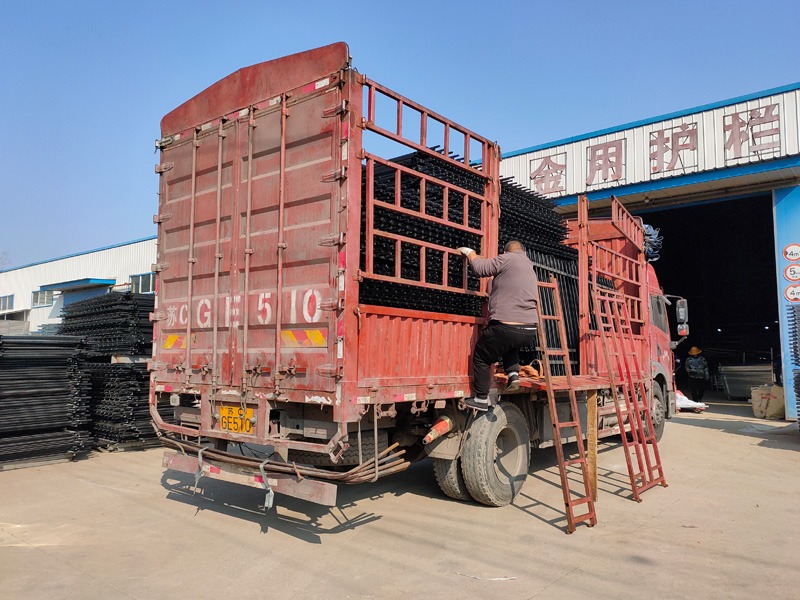 金用護欄2021年12月9日鋅鋼圍墻護欄裝車發貨! 金用護欄2021年12月9日鋅鋼圍墻護欄裝車發貨!