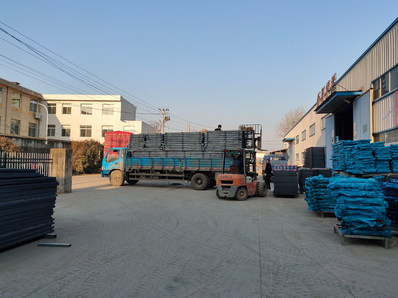 金用護欄2022年1月11日鋅鋼空調欄桿裝車發貨! 金用護欄2022年1月11日鋅鋼空調欄桿裝車發貨!