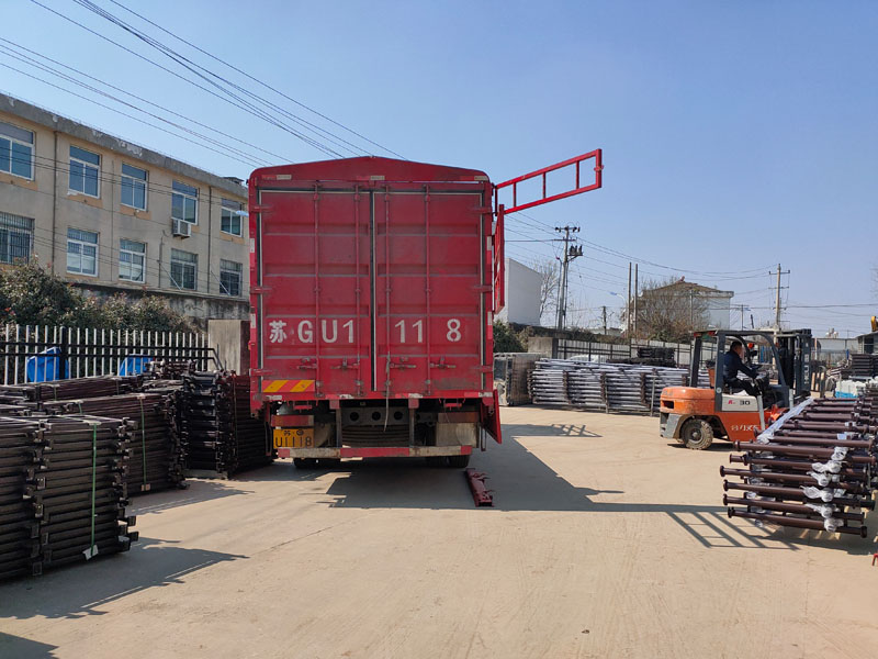 金用護欄2022年2月25日陽臺玻璃欄桿裝車發貨! 金用護欄2022年2月25日陽臺玻璃欄桿裝車發貨!