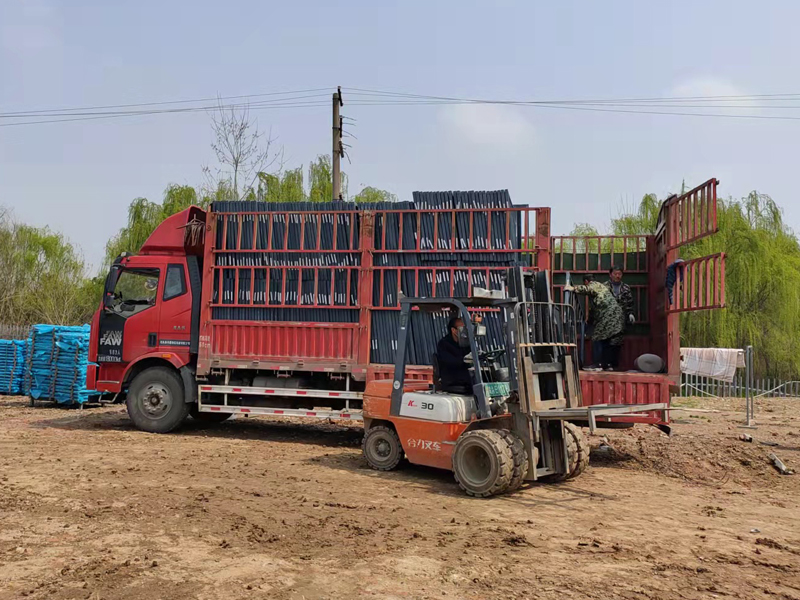 金用護欄2022年3月29日鋅鋼百葉窗裝車發(fā)貨！