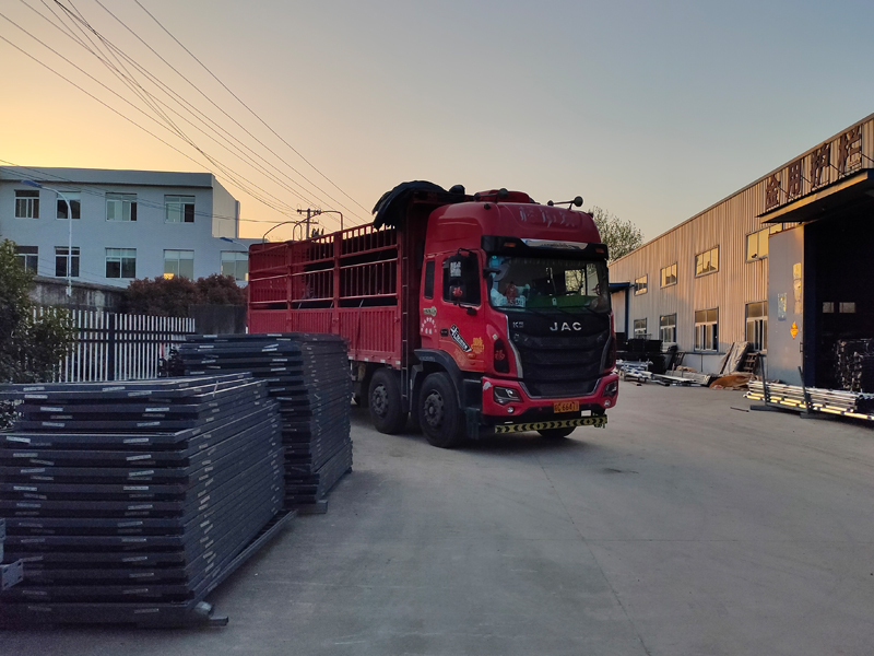 金用護(hù)欄2022年4月9日鋅鋼圍墻護(hù)欄裝車(chē)發(fā)貨！