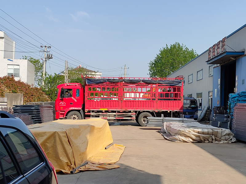 金用護欄2022年4月14日鋅鋼護窗欄桿裝車發貨！