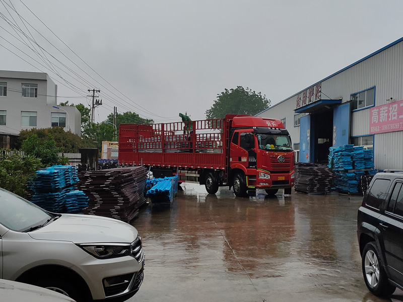 金用護(hù)欄2022年5月7日鋅鋼組裝欄桿裝車發(fā)貨！