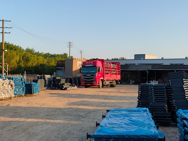 金用護欄2022年5月11日鋅鋼玻璃欄桿裝車發(fā)貨! 金用護欄2022年5月11日鋅鋼玻璃欄桿裝車發(fā)貨!