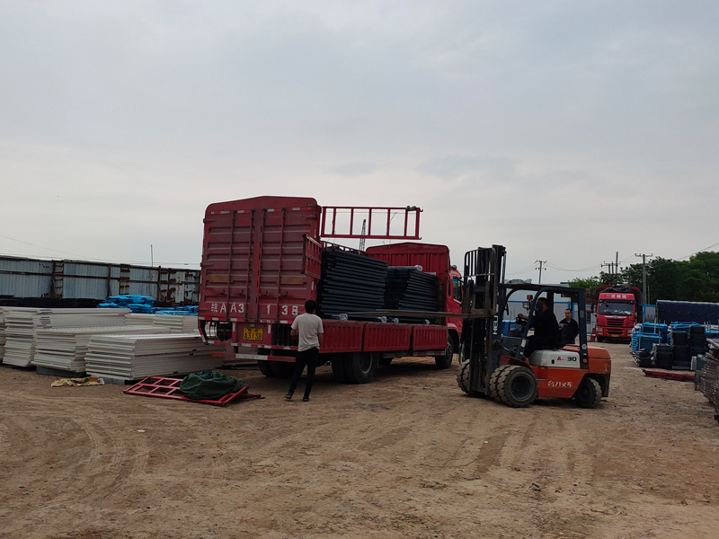 金用護欄2022年5月14日鋅鋼圍墻護欄裝車發貨！