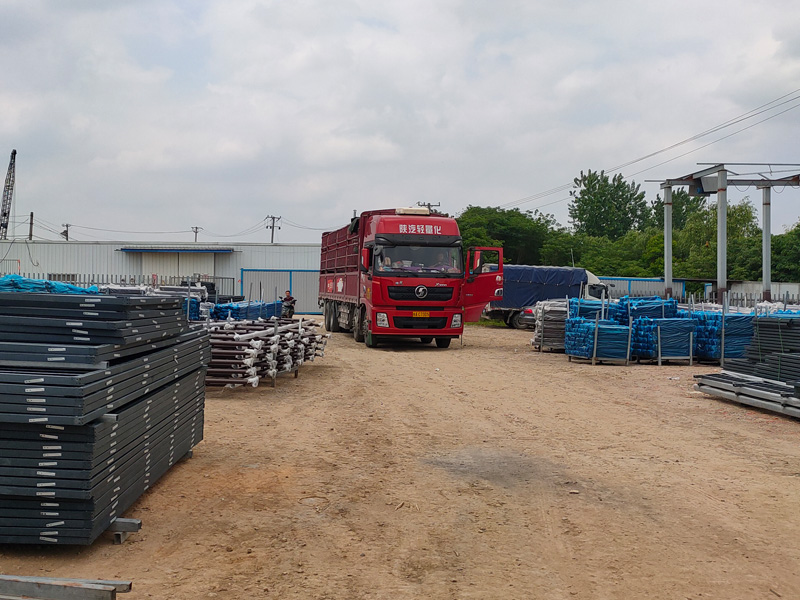 金用護欄2022年5月20日鋅鋼百葉窗裝車發貨！