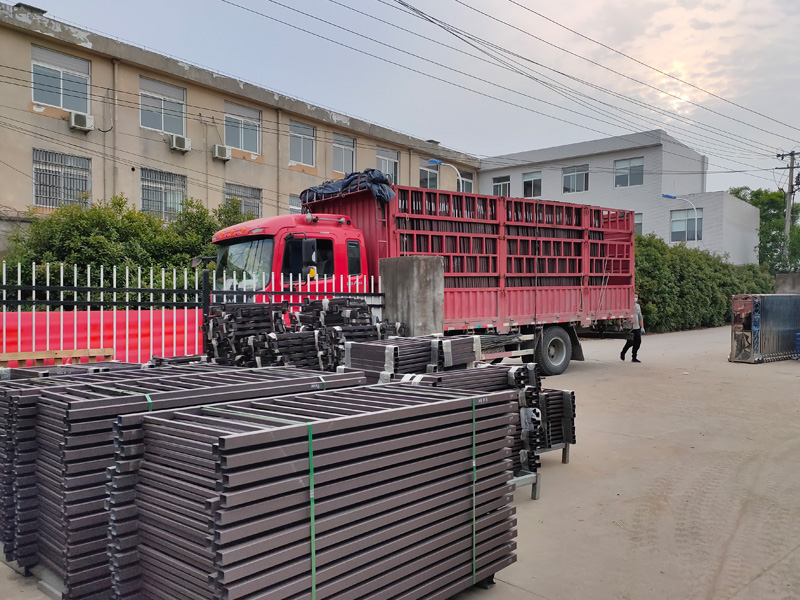 金用護(hù)欄2022年5月24日鋅鋼百葉窗裝車發(fā)貨! 金用護(hù)欄2022年5月24日鋅鋼百葉窗裝車發(fā)貨!