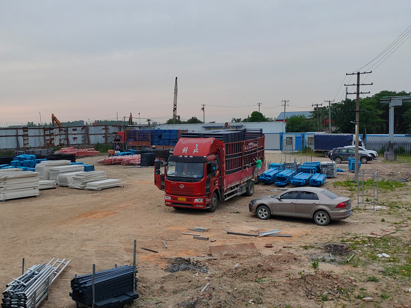 金用護(hù)欄2022年5月30日鋅鋼百葉窗裝車發(fā)貨！