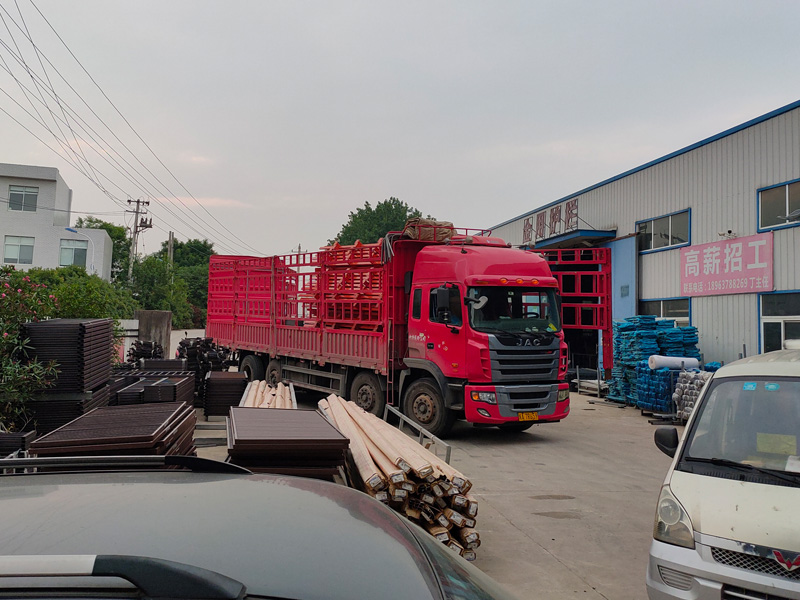 金用護欄2022年6月8日鋅鋼護欄裝車發貨! 金用護欄2022年6月8日鋅鋼護欄裝車發貨!