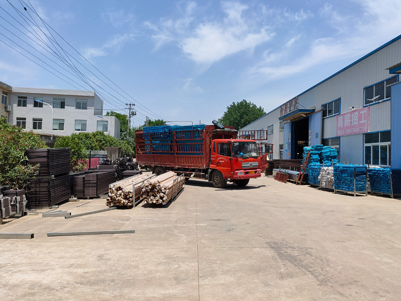 金用護(hù)欄2022年6月11日鋅鋼陽臺(tái)護(hù)欄裝車發(fā)貨！