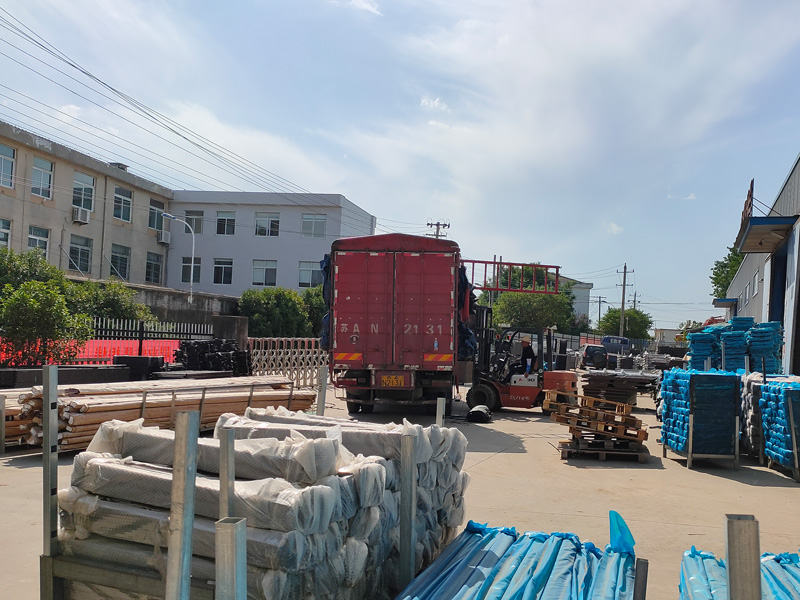 金用護(hù)欄2022年6月13日鋅鋼百葉窗裝車(chē)發(fā)貨！