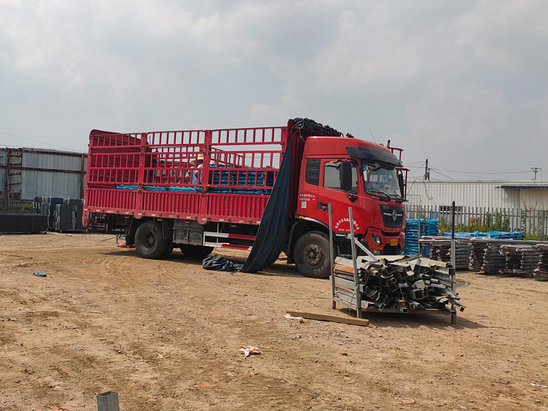 金用護欄2022年6月17日鋅鋼陽臺欄桿裝車發貨！