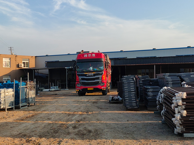 金用護欄2022年6月30日鋅鋼百葉窗裝車發貨！