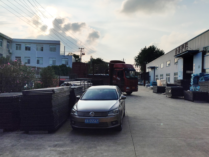  金用護(hù)欄2022年7月6日鋅鋼陽臺(tái)護(hù)欄裝車發(fā)貨！