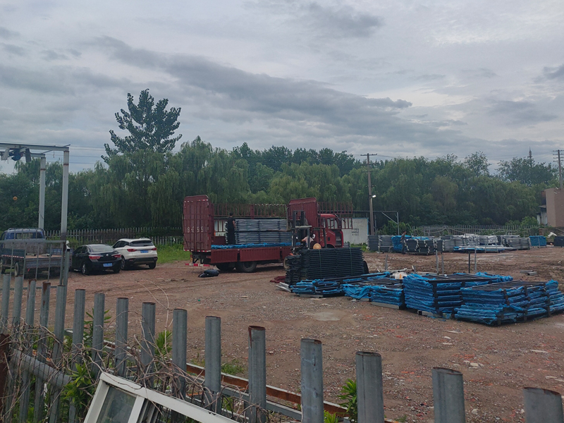 金用護欄2022年7月7日鋅鋼陽臺護欄裝車發貨！