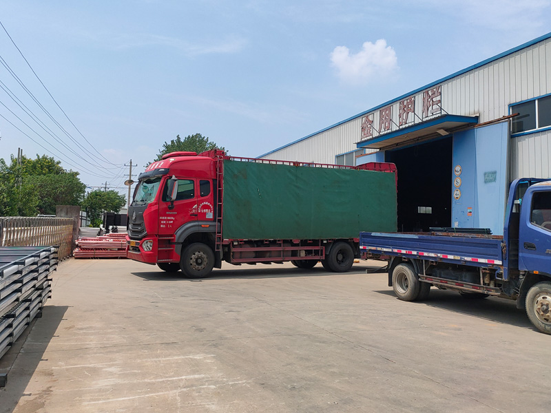 金用護(hù)欄2022年7月18日鋅鋼陽臺護(hù)欄裝車發(fā)貨！