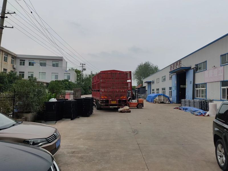 金用護欄2022年9月5日鋅鋼飄窗護欄裝車發貨! 金用護欄2022年9月5日鋅鋼飄窗護欄裝車發貨!