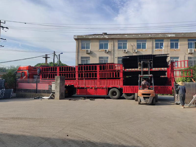 金用護欄2022年9月13日鋅鋼圍墻護欄裝車發貨! 金用護欄2022年9月13日鋅鋼圍墻護欄裝車發貨!