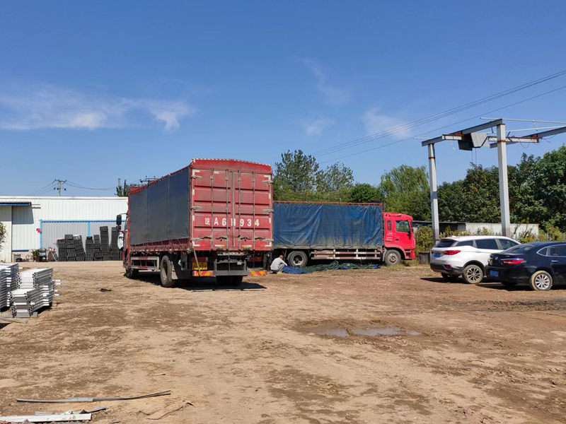 金用護欄2022年10月12日鋅鋼空調護欄裝車發貨！