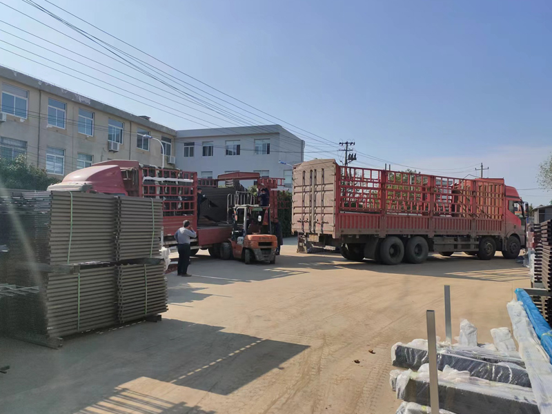 金用護欄2022年11月2日鋅鋼護窗欄桿裝車發貨! 金用護欄2022年11月2日鋅鋼護窗欄桿裝車發貨!