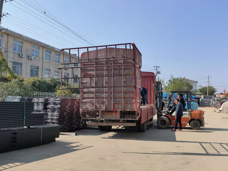 金用護欄2022年11月7日鋅鋼玻璃欄桿裝車發貨! 金用護欄2022年11月7日鋅鋼玻璃欄桿裝車發貨!