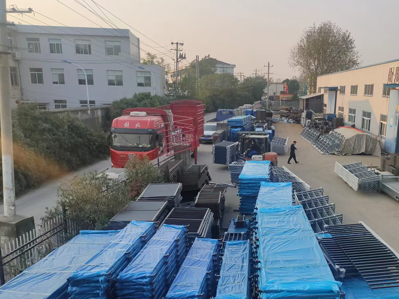 金用護欄2022年11月12日鋅鋼飄窗欄桿裝車發貨！