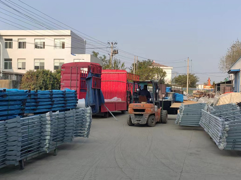 金用護(hù)欄2022年11月14日鋅鋼護(hù)窗欄桿裝車發(fā)貨！