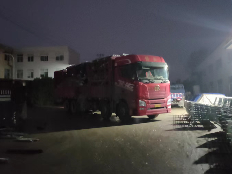 金用護欄2022年11月28日鋅鋼玻璃欄桿裝車發貨! 金用護欄2022年11月28日鋅鋼玻璃欄桿裝車發貨!