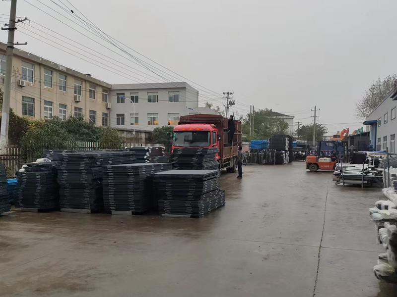 金用護欄2022年11月29日鋅鋼百葉窗裝車發(fā)貨! 金用護欄2022年11月29日鋅鋼百葉窗裝車發(fā)貨!