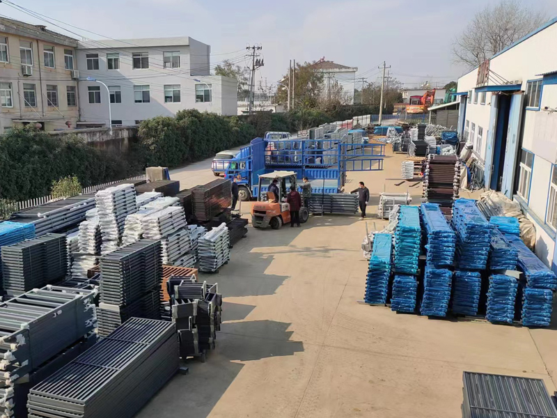 金用護欄2022年12月14日鋅鋼連廊欄桿裝車發貨！