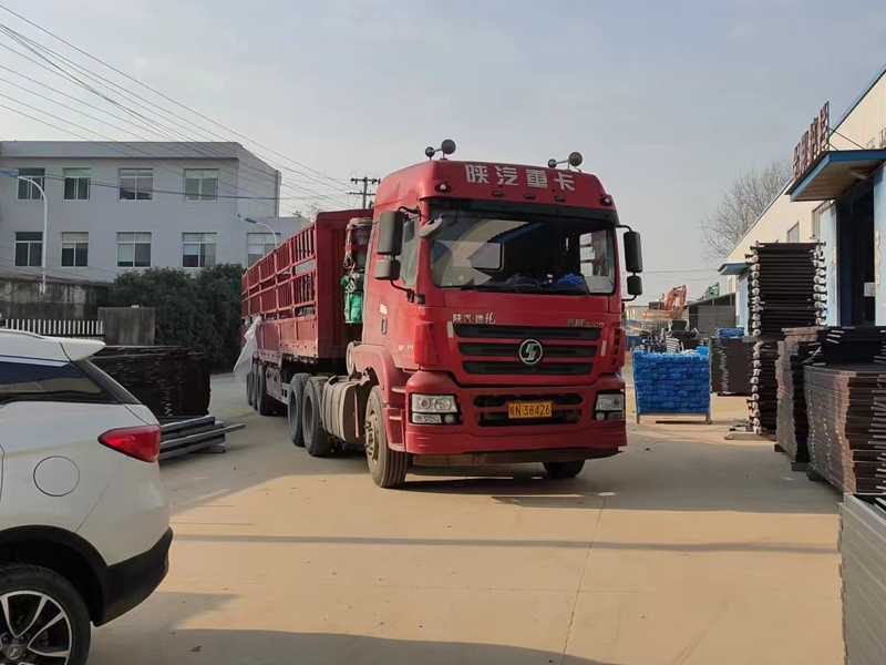 金用護欄2022年12月17日鋅鋼組裝護欄裝車發貨！